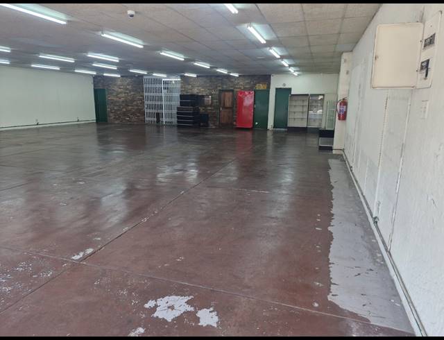 356M² BUILDING FOR SALE IN SPRINGS CENTRAL